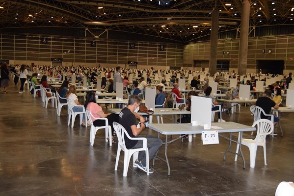 Más de 2.000 aspirantes realizan en València y Alicante las pruebas para optar a un empleo en FGV