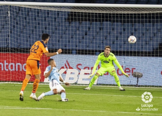 Maxi comienza enchufado