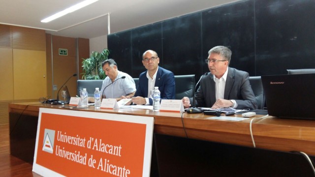 Climent apoya la creación de una moneda social 