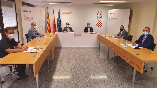 Soler presenta a patronal y sindicatos la propuesta de fondo para compensar la financiación 