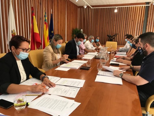El bipartito de Alicante suma a Vox para bonificar el IAE y el impuesto de obras