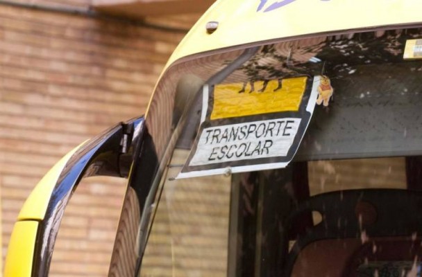 El PSOE se sube a la polémica del transporte escolar: 