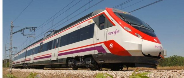 La Unión de Consumidores asegura que viajar en tren de Castelló a València cuesta más que hace 30 años
