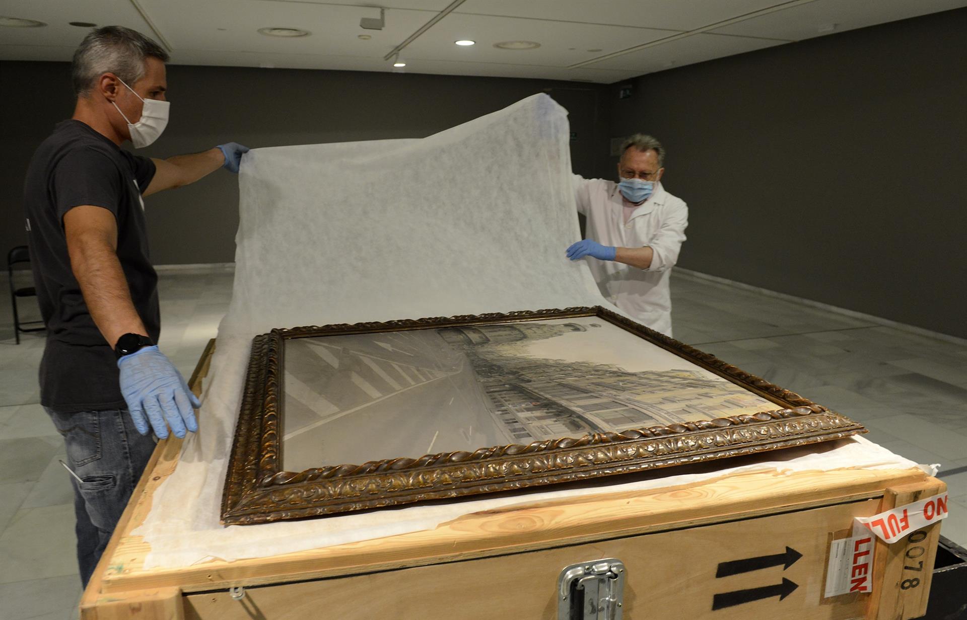 Desembalaje de una de las obras - 