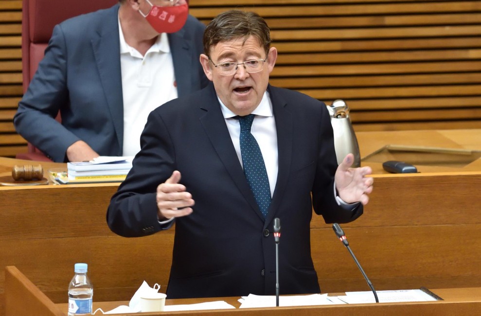 Ximo Puig en la tribuna de Les Corts - Foto: INMA CABALLER/CORTS - 