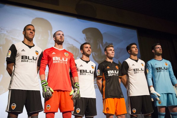 El murciélago del escudo, base de la nueva camiseta del Valencia CF