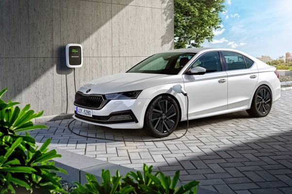 Skoda ofrece a sus clientes la posibilidad de instalar un punto de carga privado a través de Elli
