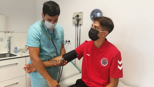 Luciano Avellino, con un pie fracturado, peligra para el debut liguero del Jimbee