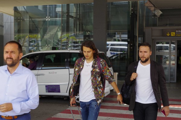 Enes Ünal aterriza en Valencia para fichar por el Villarreal