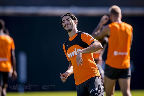 Carlos Soler sufre una rotura muscular y estará un mes de baja