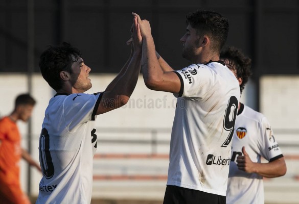 El VCF Mestalla se impone al Atzeneta UE en el amistoso que anticipa el inicio de la competición (2-1)