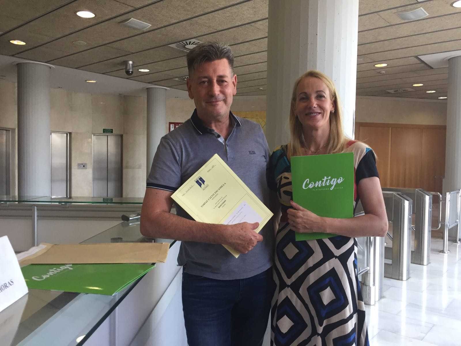 El diputado provincial José Enrique Aguar junto a Yolanda Santos, concejal de Aldaia - 