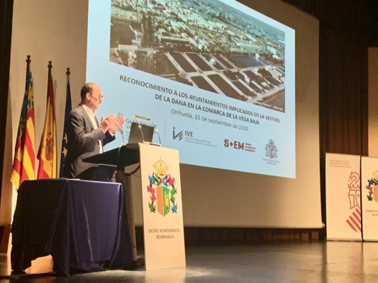 Orihuela acoge el acto de reconocimiento a los Ayuntamientos de la Vega Baja implicados en la gestión de la DANA