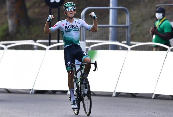 Kamna impide el sueño de Carapaz en Villard de Lans y Roglic sigue líder
