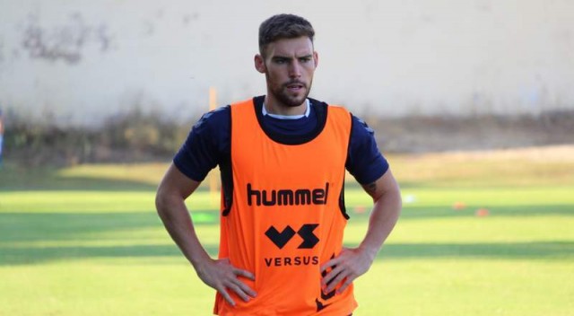 El UCAM CF rescinde el contrato del centrocampista Carlos López 