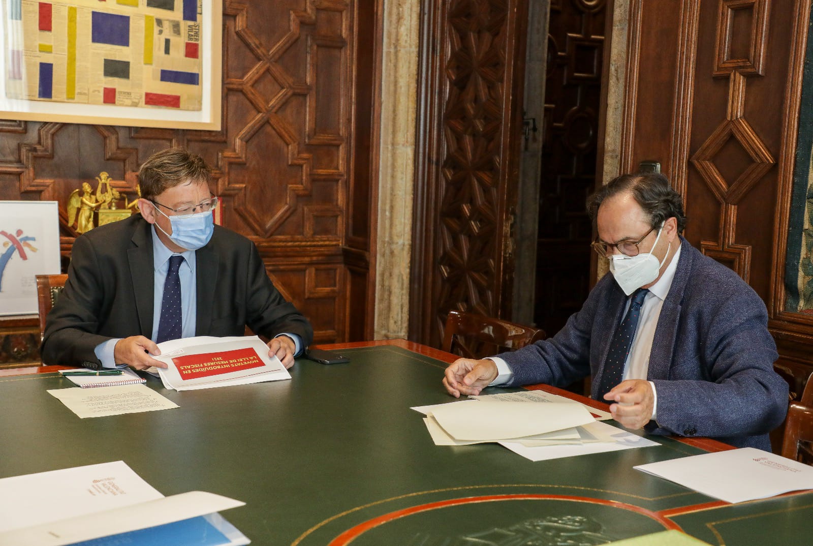El presidente de la Generalitat Ximo Puig junto al conseller de Hacienda, Vicent Soler. Foto: GVA - 