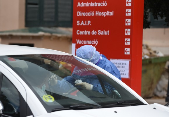 La Comunitat Valenciana se distancia a 24 puntos por debajo de la media en tasa de PCR realizadas