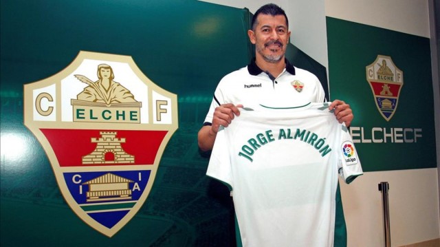El Elche confía en que Almirón pueda debutar en el banquillo ante la Real
