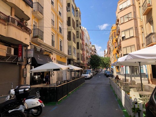 Alicante alivia a la hostelería y extiende el permiso para instalar veladores en zonas de aparcamiento
