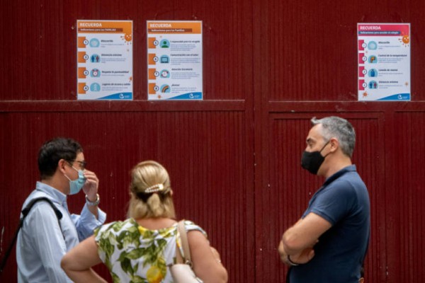 Los padres de los alumnos de un colegio de Silla piden PCR para sus hijos tras el positivo de una compañera