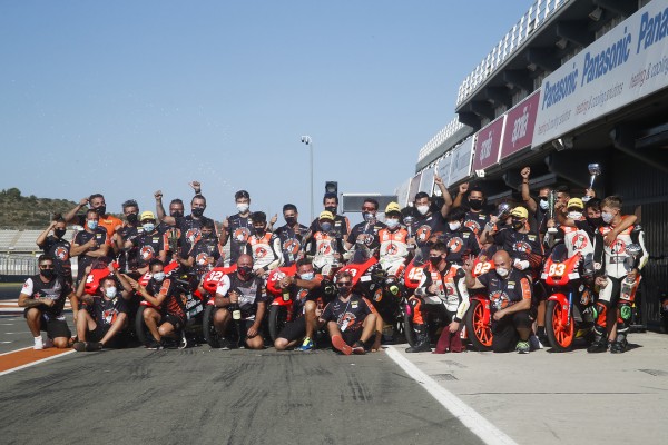 La Cuna de Campeones se impone en la tercera cita del ESBK en Valencia