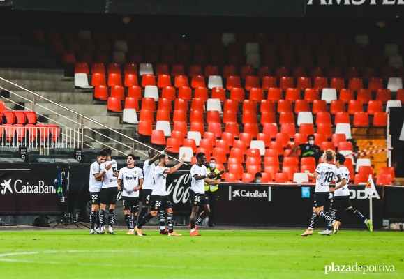 (4-2) El Valencia remonta al Levante en un derbi a tumba abierta