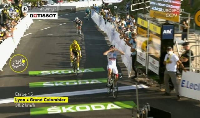 Pogacar se impone a Roglic en el Grand Colombier 