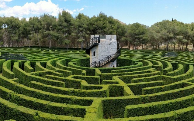 El Parque de Tentegorra abre la zona de merendero, parque aventura y columpios, y cierra piscinas