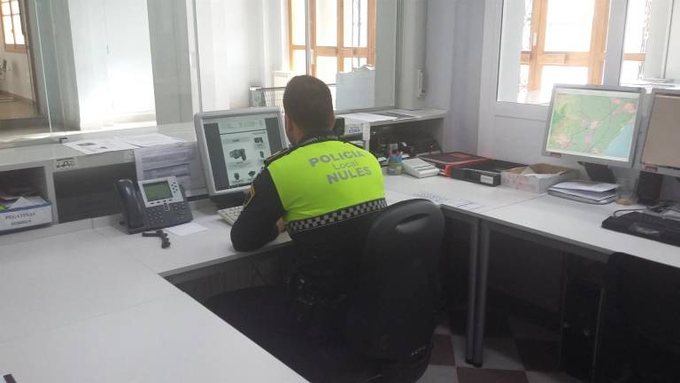 La Policía Local disuelve nuevamente un botellón en Nules con jóvenes que iban sin mascarilla