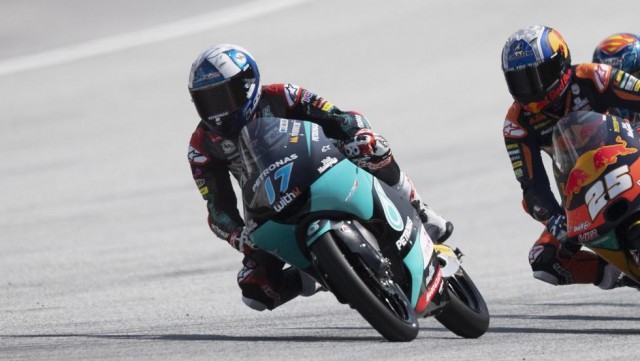 Primer triunfo de la temporada para McPhee, el líder Arenas se va al suelo 
