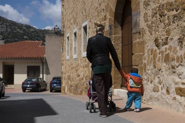 La Diputación transferirá 160.000 euros a municipios de menos de 6.000 habitantes para atender a familias