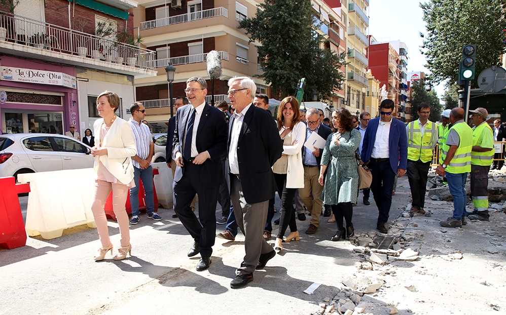 Salvador, Puig y Ribó, durante la visita a las obras en el Cabanyal. - 