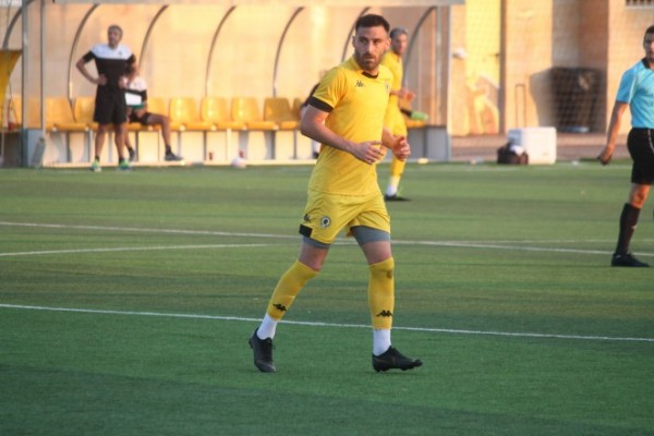 El test sobre verde artificial de Villarreal se salda con otro triunfo solvente y susto con Jon Erice