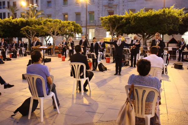 Copland, Shimizu i Barber sonen a Castelló per a recordar les víctimes de la Covid-19
