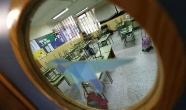 Supercontratas: el tripartito se da un mes más para valorar las ofertas sobre la limpieza de colegios