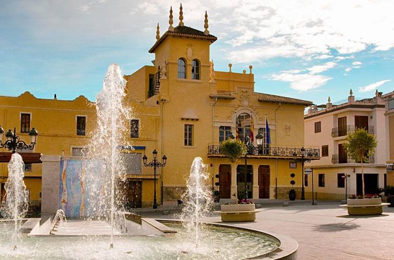 Riba-roja reclama al Hospital de Manises atención presencial a los pacientes
