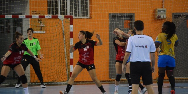 El Rocasa de Silvia Navarro se impone al Morvedre en el arranque de la Liga Guerreras