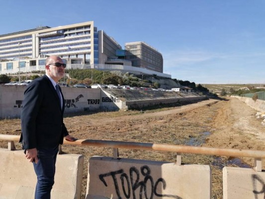 Alicante cubrirá el barranco de Aguamarga con una malla geotextil para que no crezcan cañas
