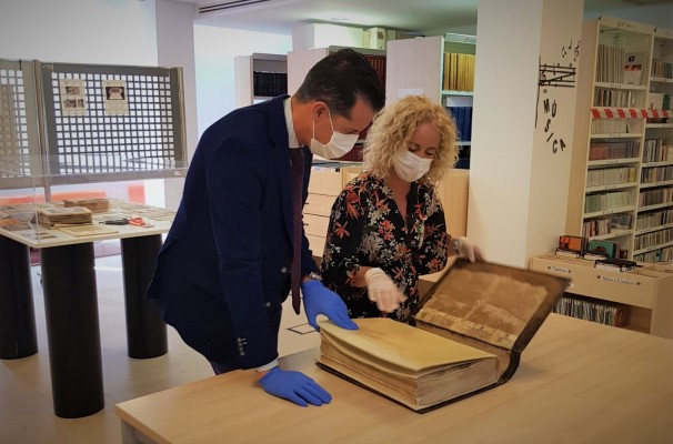 El IVCR+i restaura un ‘libro de giradora’ de 1832 del Archivo Municipal de Elda

