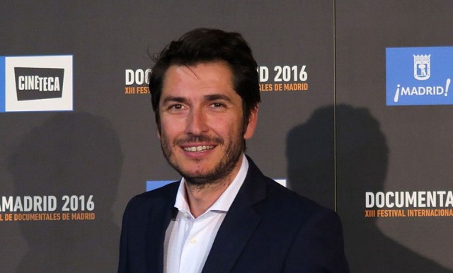 El murciano Carlos del Amor gana el Premio Espasa con 'Emocionarte', un viaje 