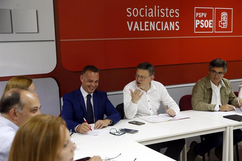 Ximo Puig junto a Francesc Romeu y Alfred Boix en la Ejecutiva de este miércoles. Foto: EFE - 