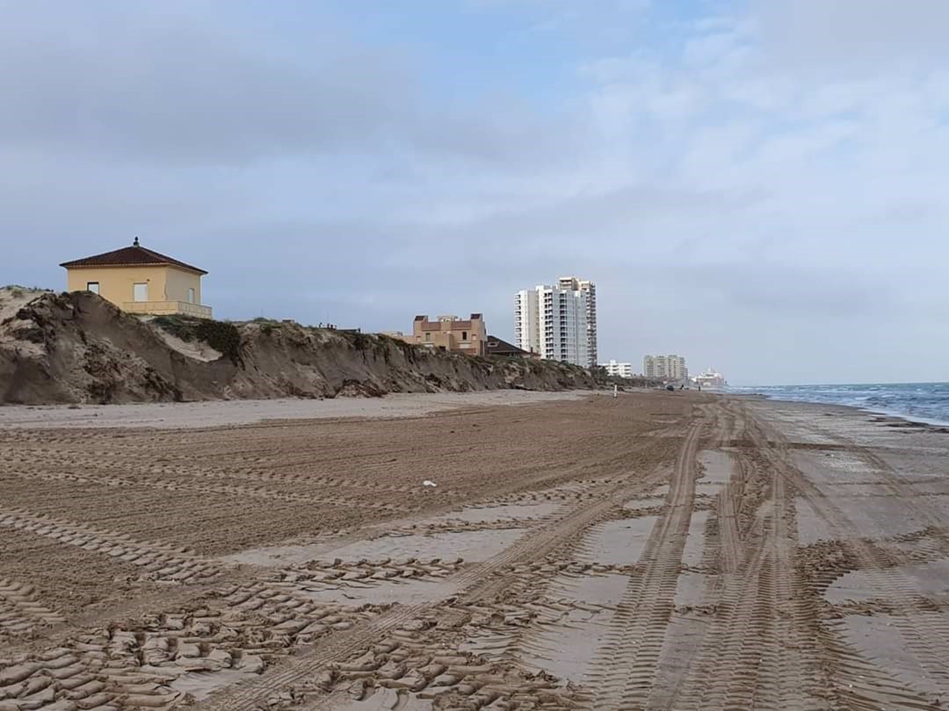 Sueca, El Perelló y Mareny de Barraquetes exigen al Ministerio que frene la erosión de sus playas