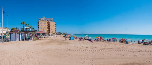 Benicarló cierra al baño tres playas debido a contaminación de origen residual