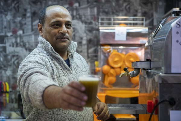 Malos tiempos para el guarapo: ya no se puede vender zumo de caña de azúcar en el Mercado Central

