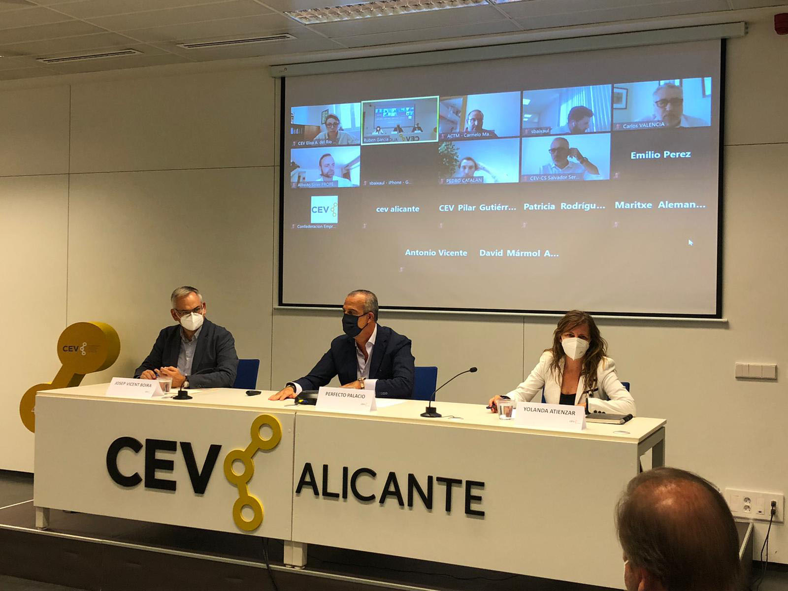 Un momento de la comisión de Infraestructuras de la CEV celebrada en Alicante - 