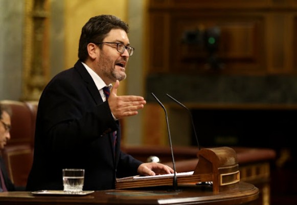 El senador Miguel Sánchez afea a Pedro Sánchez que 