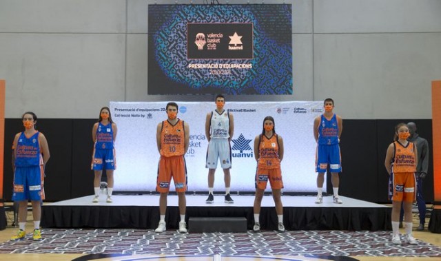 Valencia Basket presenta sus nuevas equipaciones 2020-21, un homenaje a la cerámica Nolla