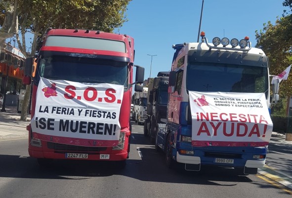 Los feriantes se manifiestan también en Cartagena y lanzan un 'SOS' ante la falta de trabajo: