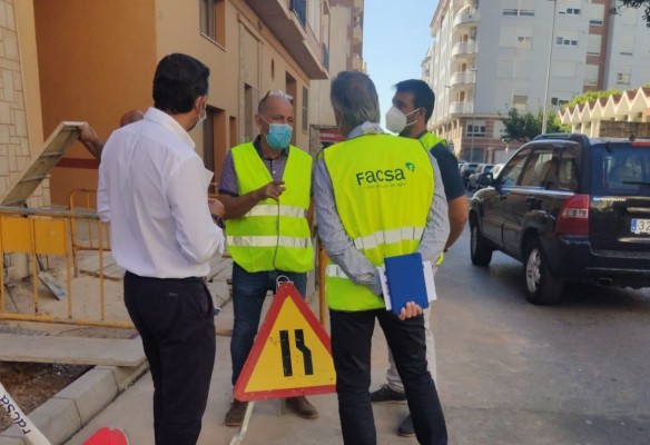 Vila-real renueva las canalizaciones de agua potable en la calle Furs de València