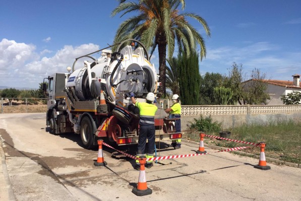 El Ayuntamiento de Cartagena refuerza la limpieza del alcantarillado y las ramblas ante posibles lluvias